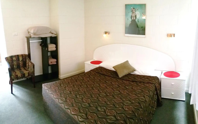 A & A Lodge Motel Emerald – Guest Rooms – Emerald