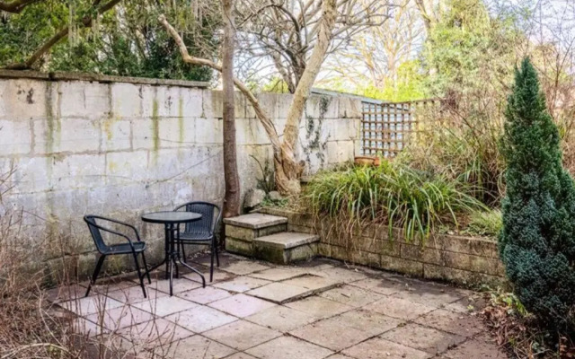 BRAND NEW LSITING!Wonderful One Bedroom Apartment