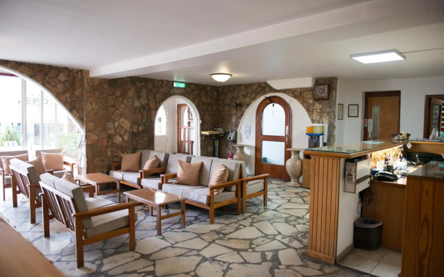 Le Village Hotel