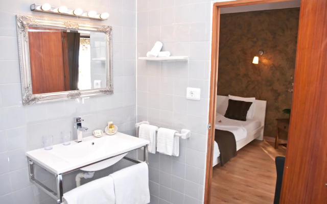 Seven Hostal & Spa
