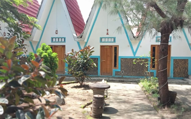 Pantai Suwuk River View Bungalow
