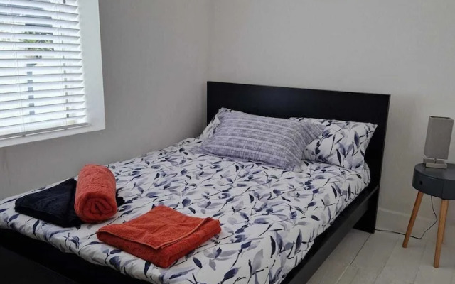 Seaside Haven Coastal Comfort 200m from the Beach