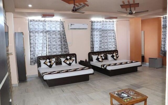 Hotel Raj International