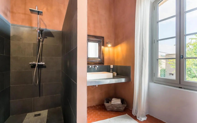 Luxurious Provencal Village House, Walk to Village Pool