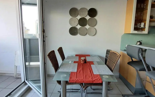 Mischek Tower Apartment with private terrace next to UNO