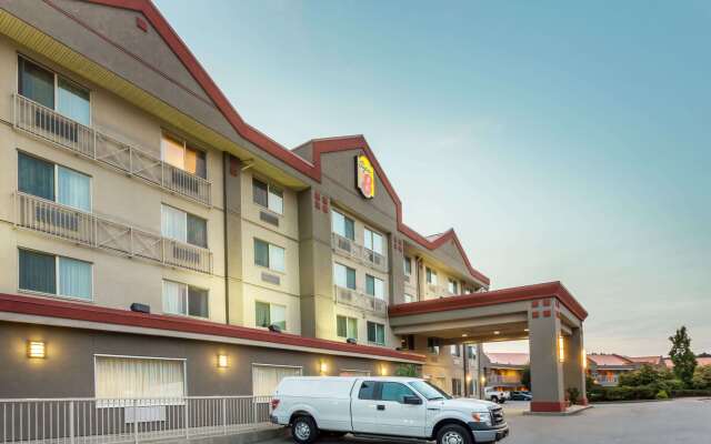 Super 8 by Wyndham Abbotsford BC