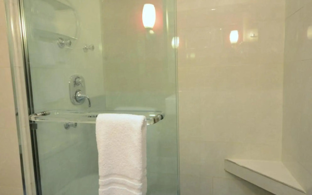 Armon Plaza Montreal Airpt, Trademark Collection by Wyndham