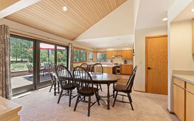 10 Tan Oak Home features Private Hot Tub and BBQ on the Deck by RedAwning