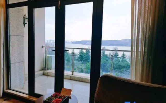 Swan Lake International Hotel