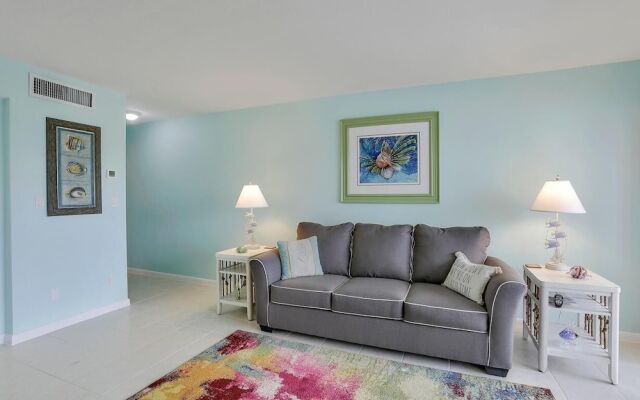 Breezy Condo With Deluxe Pool and Private Beach Access