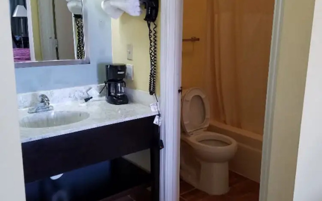 Budget Host Inn