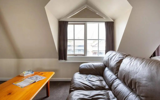 Upstairs Studio Apartment with street access