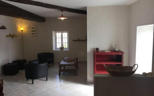 logement indépendant LE POULAILLER proche Guédelon