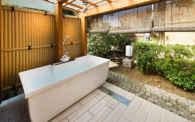 Yuraku Hotel