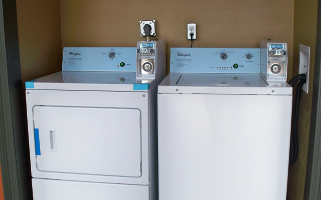 Scottish Inn & Suites