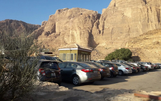 wadirum hostel