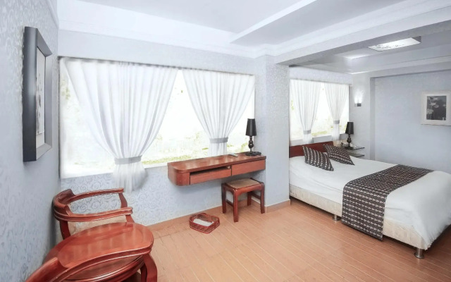 Holiday Hotel