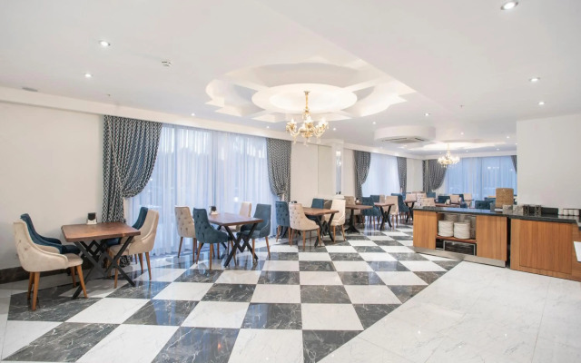 The Sansa Hotel & Spa