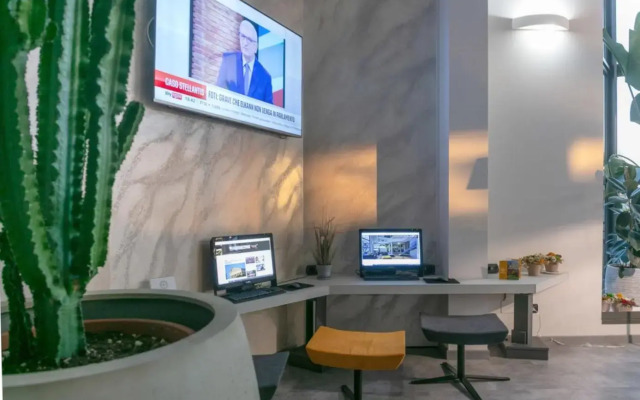 Break Hotel