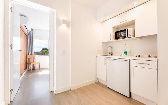 Apartment with shared pool, near the beach