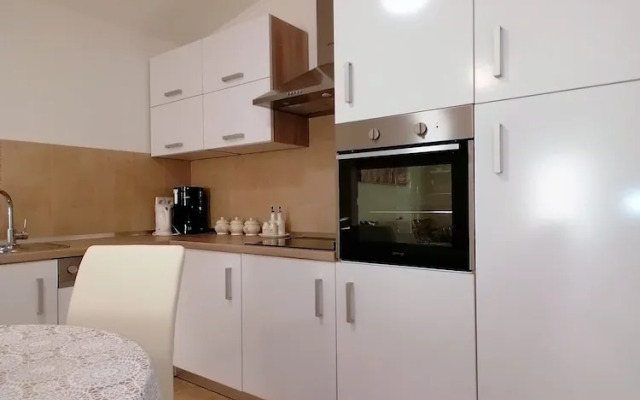 Impeccable 2-bed Apartment in Rab