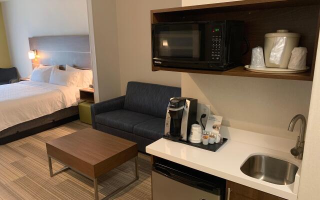 Holiday Inn Express & Suites Beaumont - Oak Valley by IHG