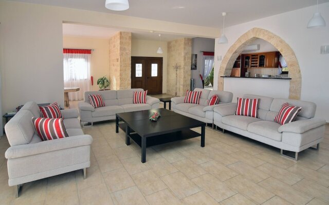 Impressive Large Villa Huge Heated Pool Garden