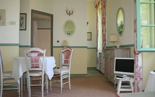 Cosy Flat in a Drome Chateau With Pool