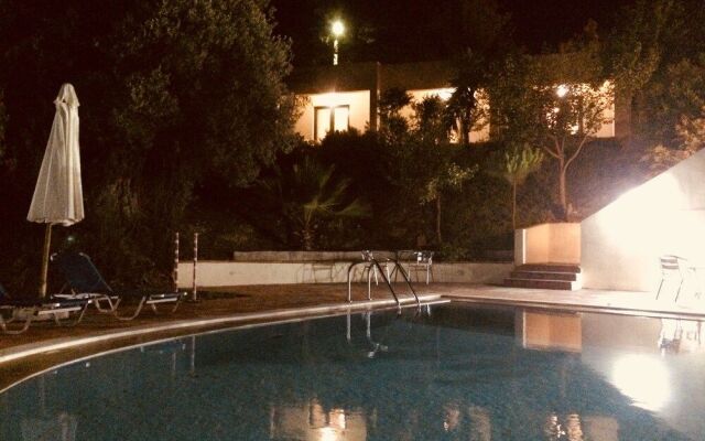 iriJoanna Holiday Plaza