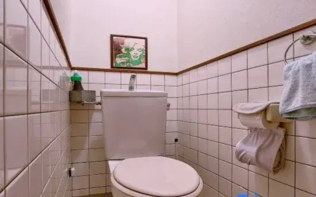 Private single room 2F with shared bath and toilet