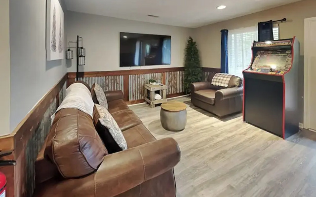 Hilltop Hideaway by Jackson Mountain Rentals