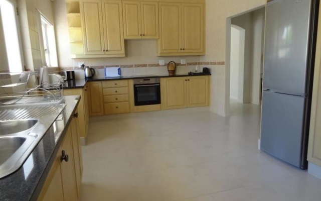 Stunning 3-bed Lakeside Villa With Private Pool