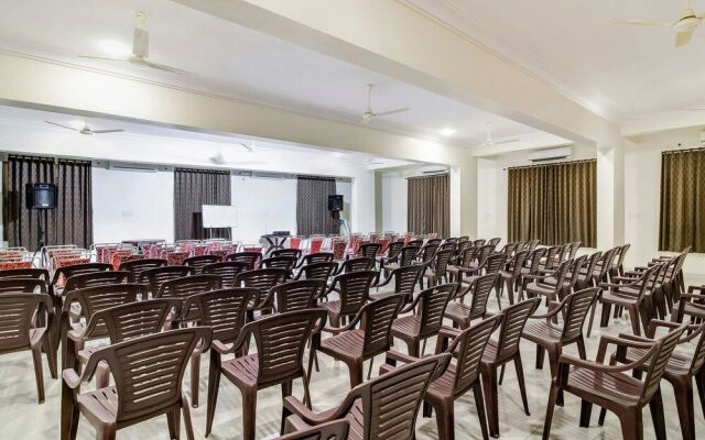 Capital O 37234 Reejas Inns N Suites