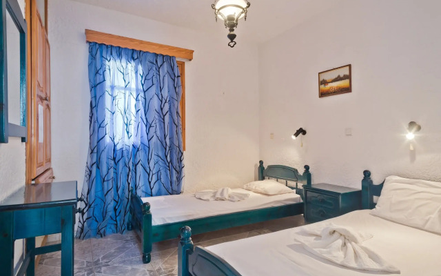 Montemar Studios & Apartments