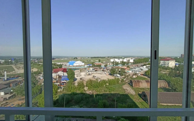 Алые паруса в микрорайоне Крылатый 24/4