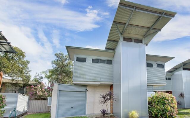 Sun Worship Crescent Head