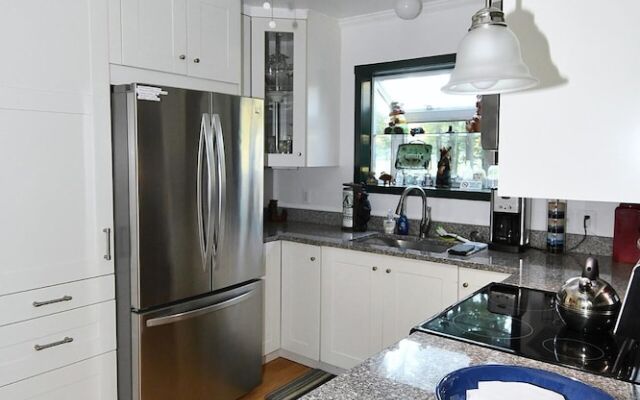 River Time Cabin -time Floats Away!