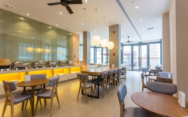 Ji Hotel Shanghai Oriental Pearl Tower