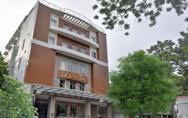 Palm Tree Hotel & Suites