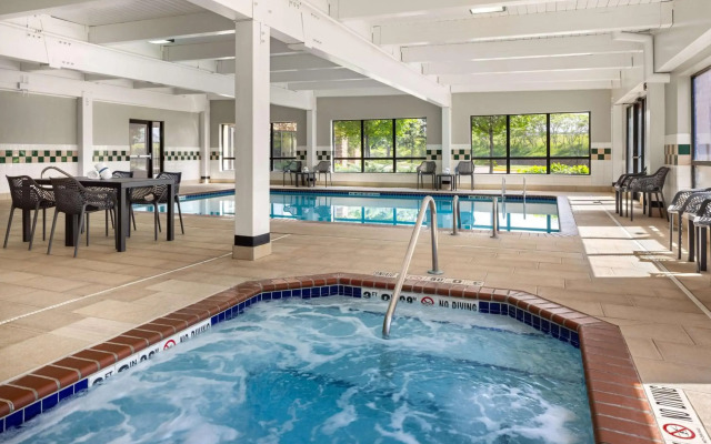 Hampton Inn Minneapolis NW Maple Grove