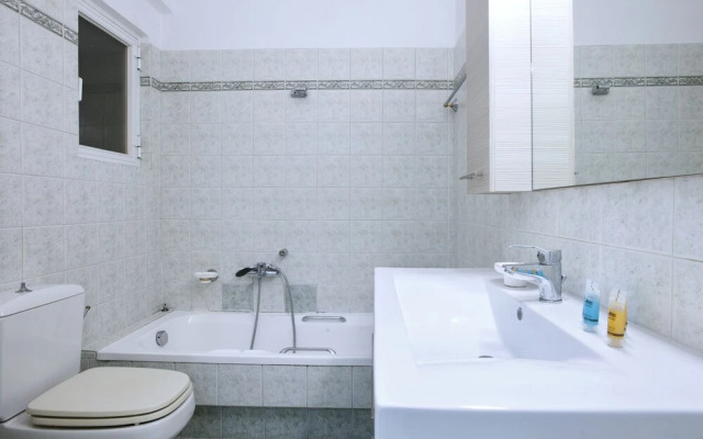 Ano Glyfada- A Big Comfortable Apartment