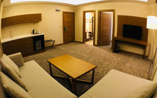 Garden Zara Hotel