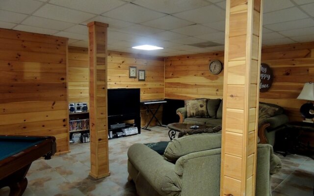 Limerick Lodge 3 Bedrooms 3.5 Bathrooms Cabin
