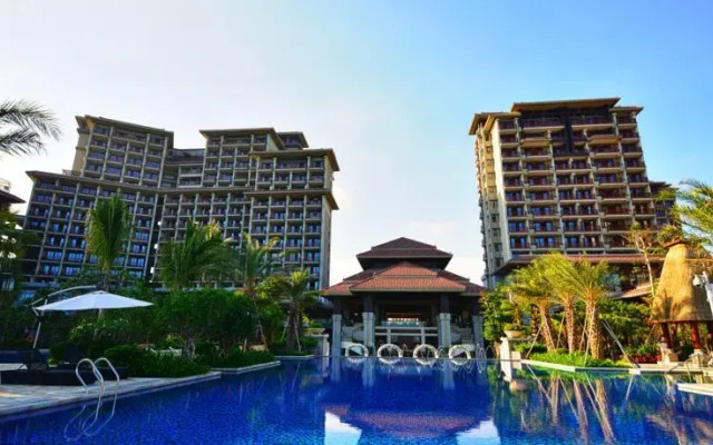 Sanya Bay Guest House All Suites Hotel