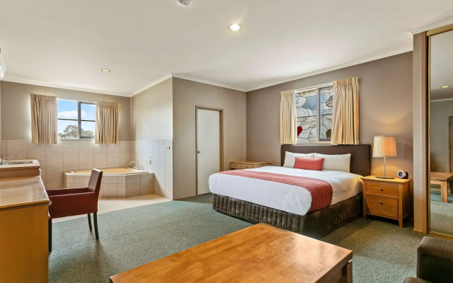 Quality Inn Colonial