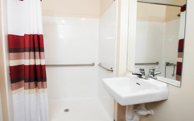 Red Roof Inn & Suites Dickinson