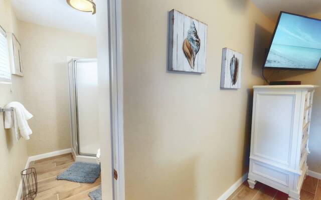 Peacock Bungalow - Left