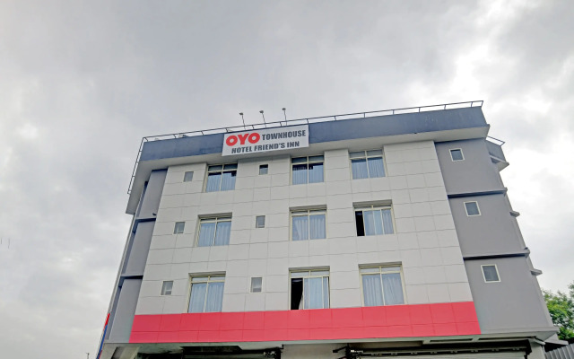 OYO 81349 Townhouse Friends Inn