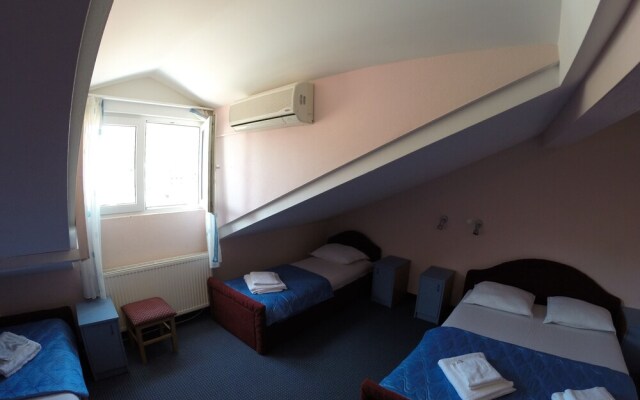 Hotel Lav