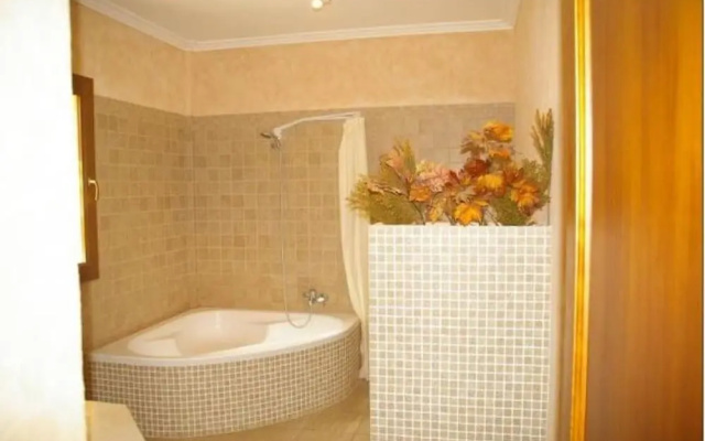 Villa - 6 Bedrooms with Pool and WiFi - 103977